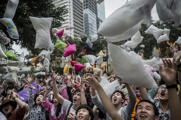 來參與吧~國際香港枕頭大戰日 HK Pillow Fight Day 2013